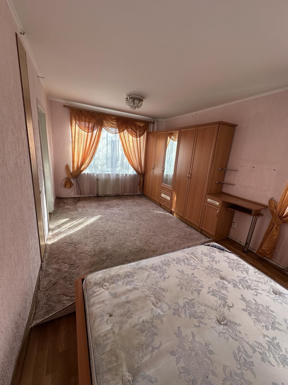 3-Room Apartment Near Dendropark with Gas Heating