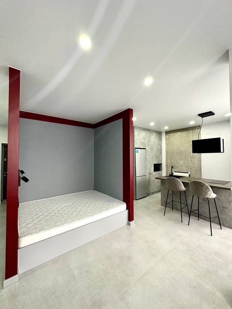 Modern Studio with Walk-in Closet Near Center