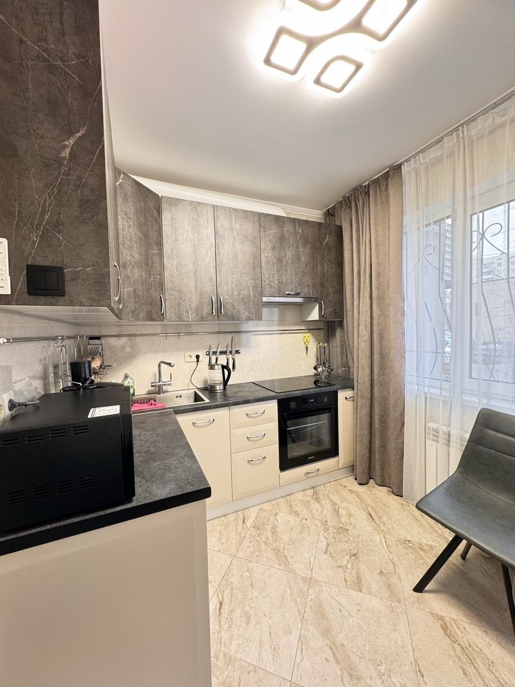 Spacious 2-room apartment near Heroiv Dnipra metro
