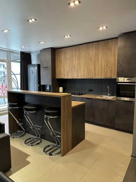 Designer 2-Room Apartment in Avalon Complex near City Center