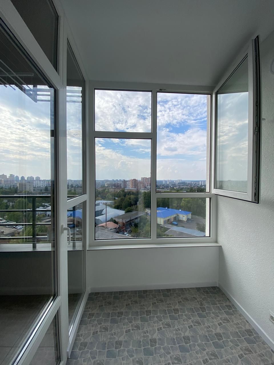 Spacious Apartment near Akademmistechko Metro with Designer Renovation