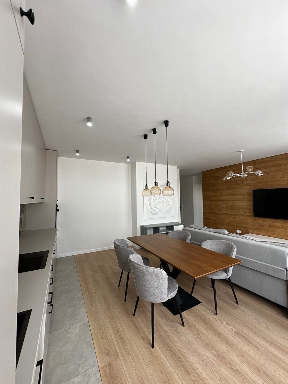Spacious 2-Bedroom Apartment in Parус City Complex