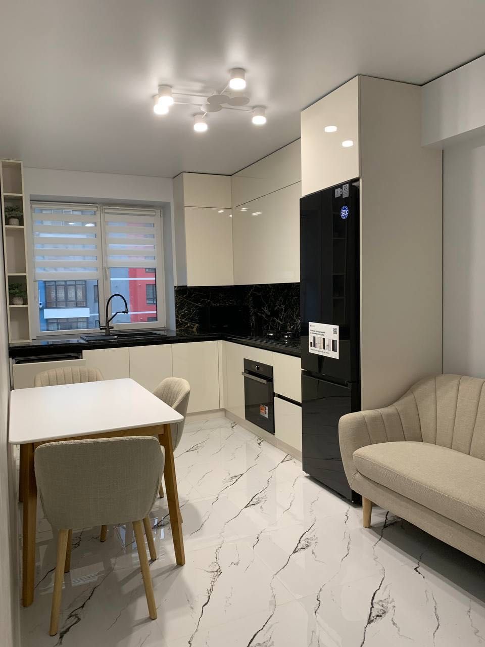 Stylish 1-bedroom apartment in city center with modern amenities