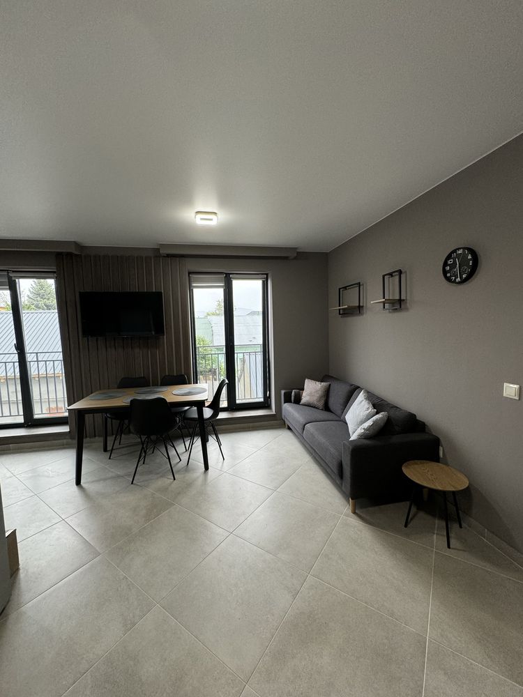 Modern Studio Apartment Near City Center with Amenities