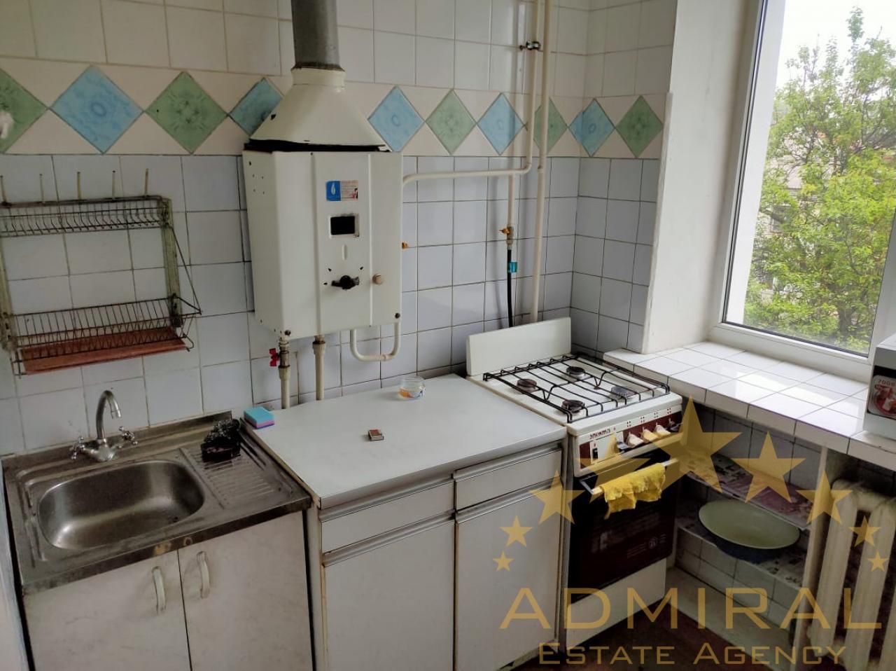 Furnished 2-bedroom apartment with gas stove