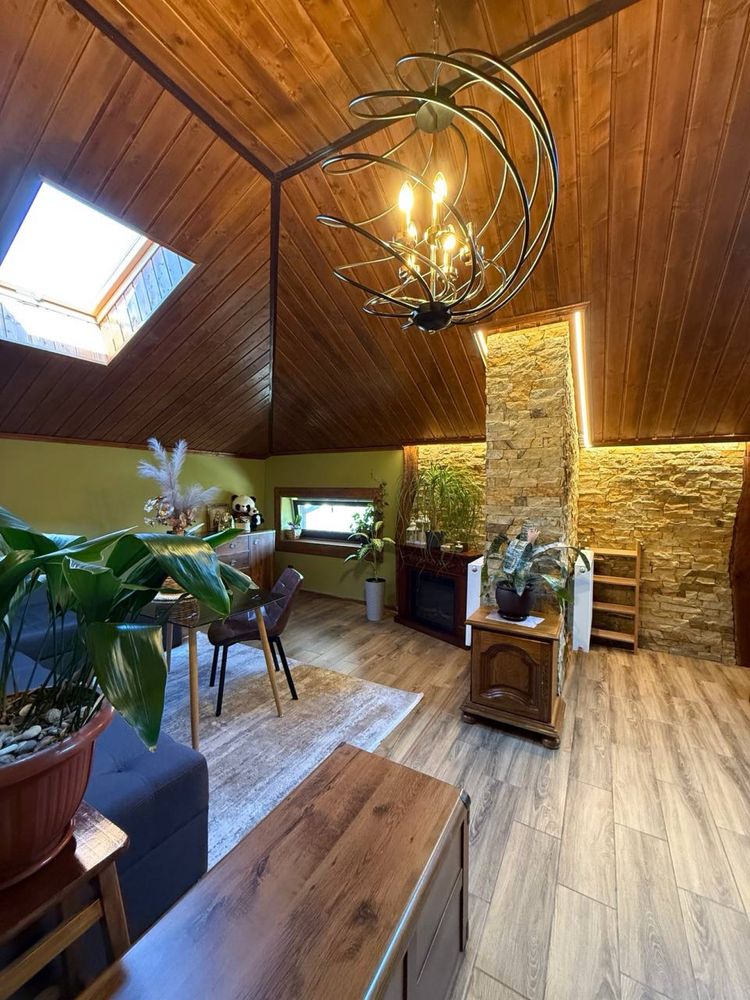 Stylish Attic Apartment with High Ceilings in University Complex