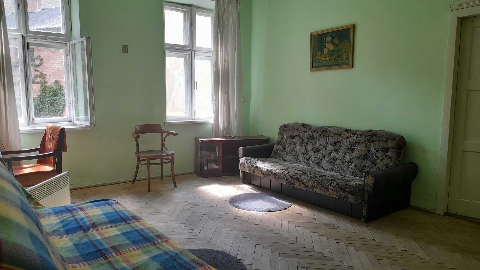 3-Room Apartment in City Center with Comfortable Furnishings