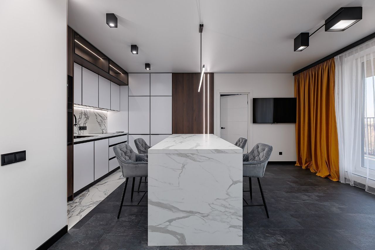 Modern Designer Apartment with Balcony in Business Class Complex