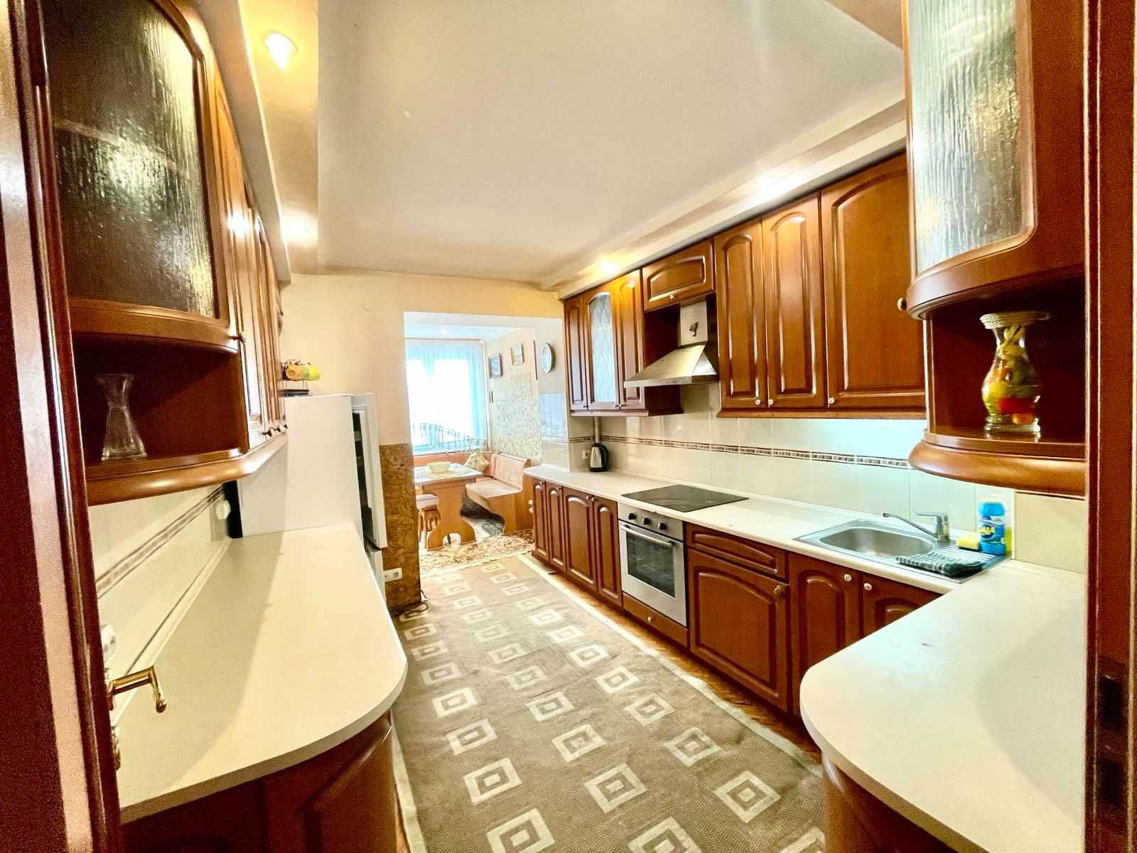 Spacious 4-Room Apartment on Chornovola Avenue near Arsen