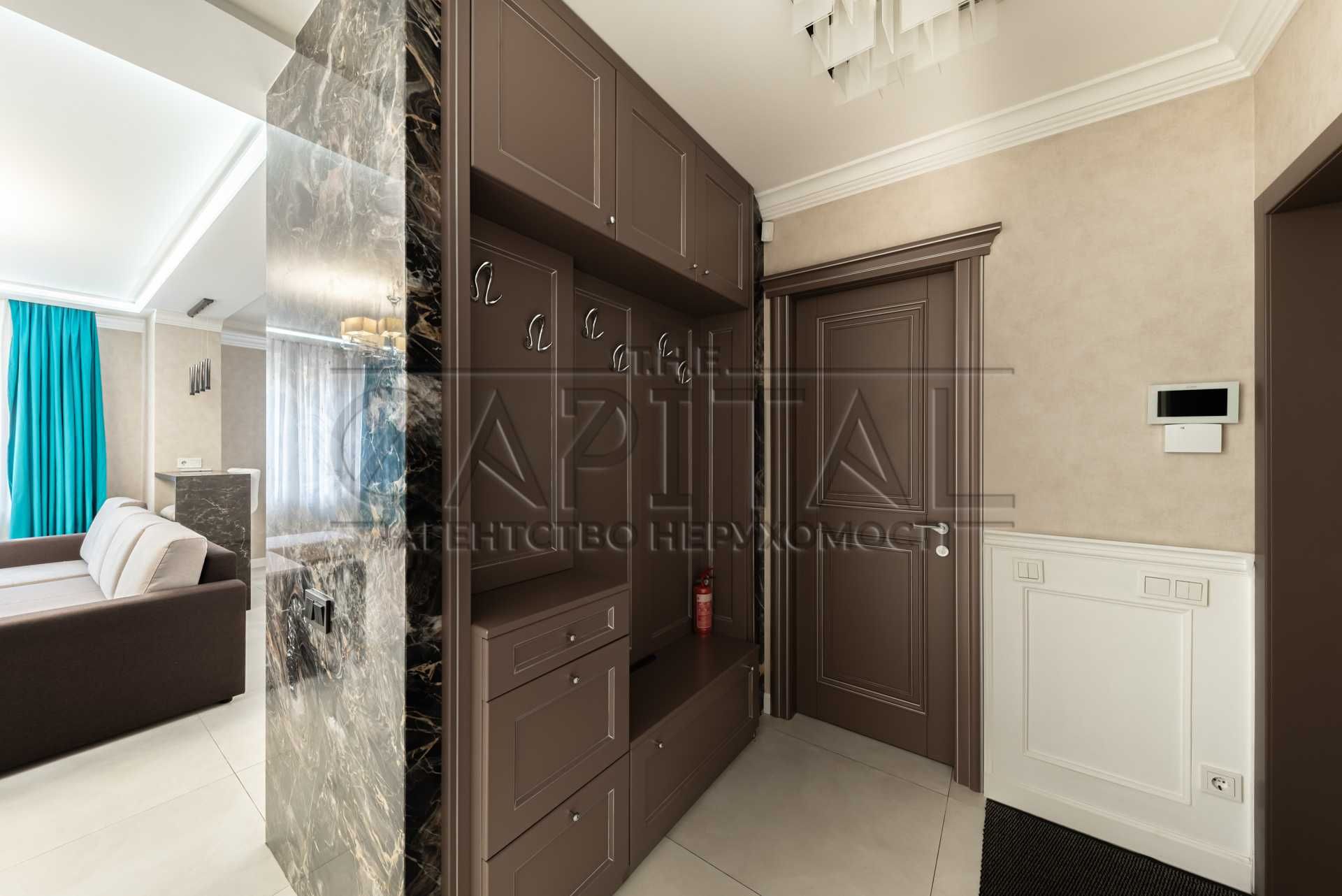 3-bedroom apartment in Zlatoustivskyi Complex with designer renovation