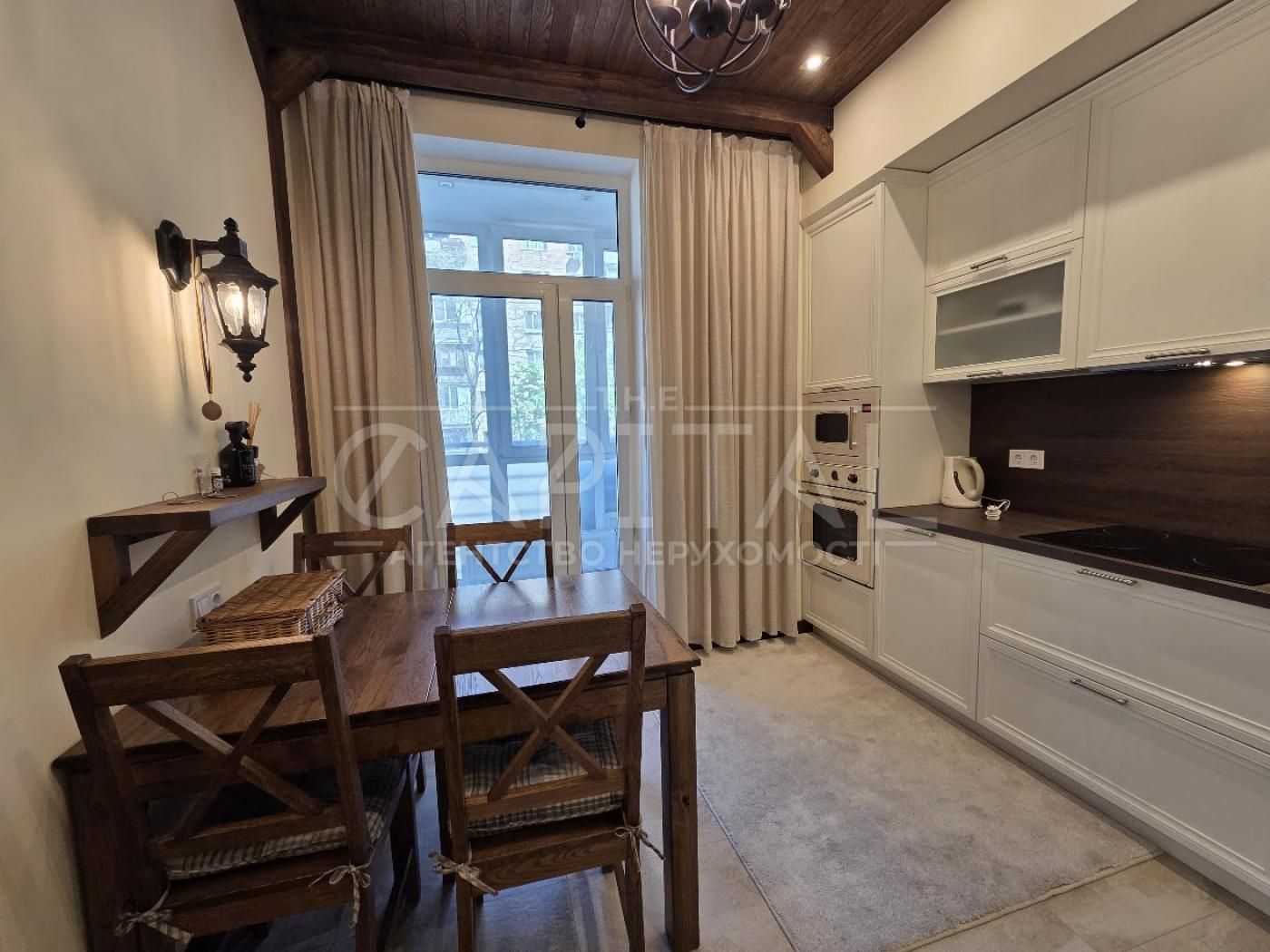 French Quarter кешеніндегі стильді пәтер, Саперное Поле көшесі