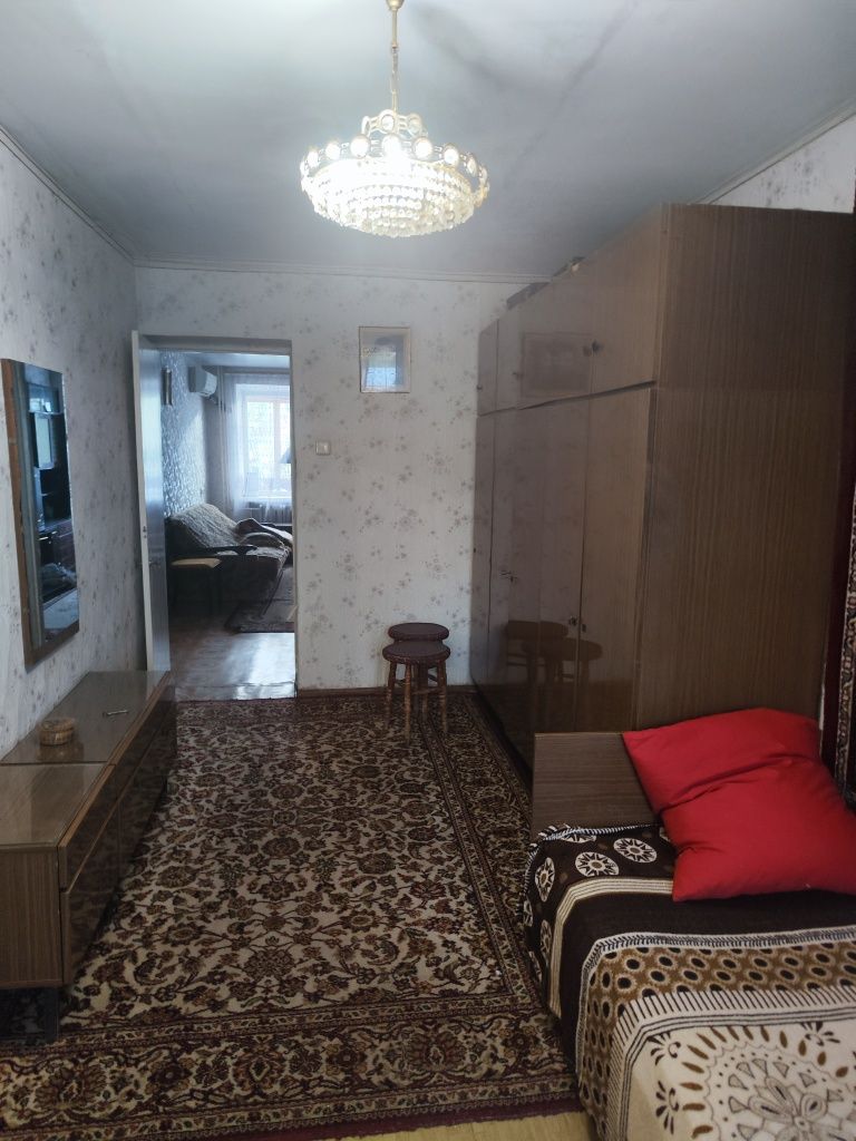 3-Room Apartment in City Center with Balcony and Convenient Location