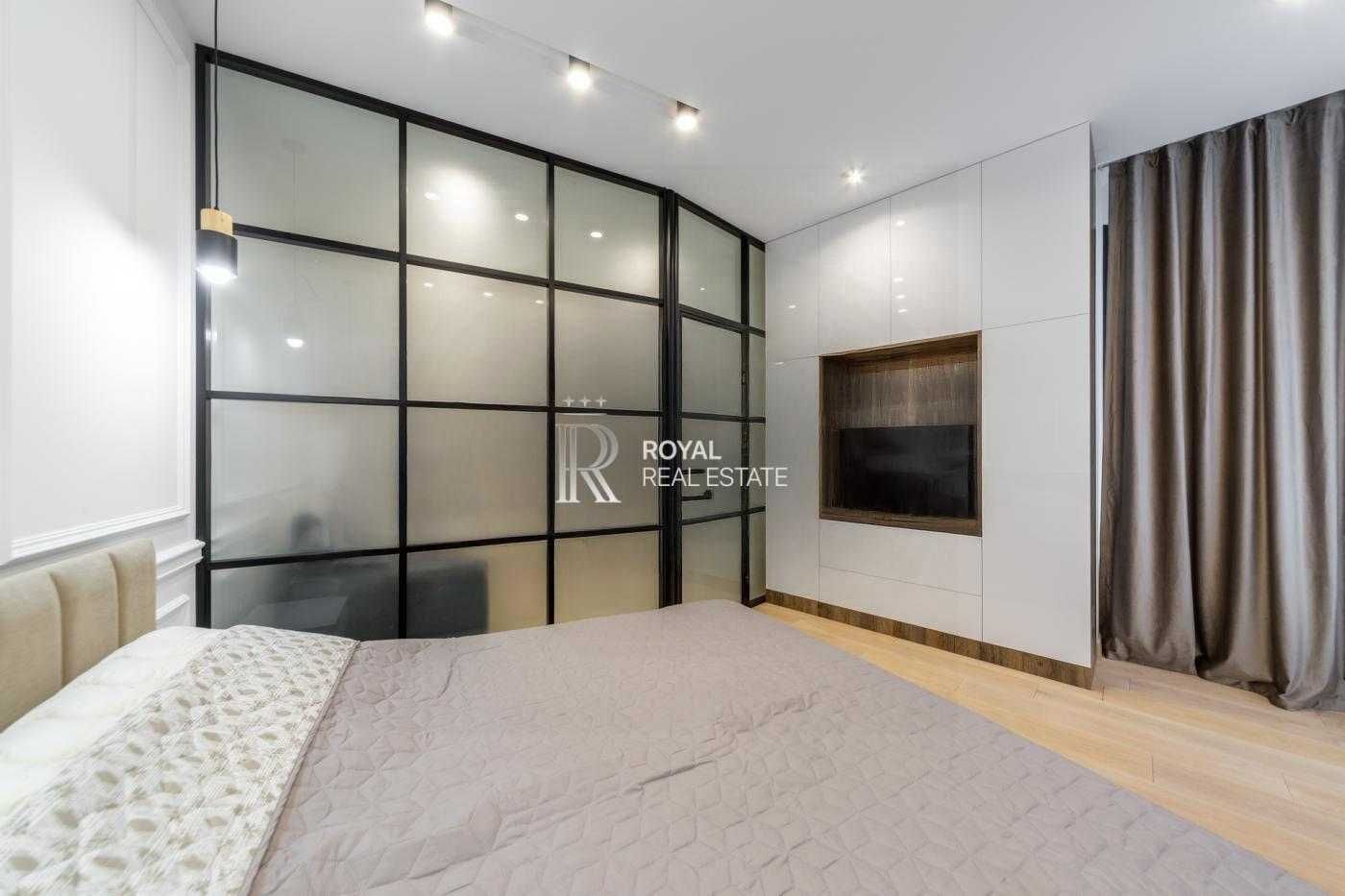 Modern 70m2 Apartment with Designer Renovation in Skyline Complex