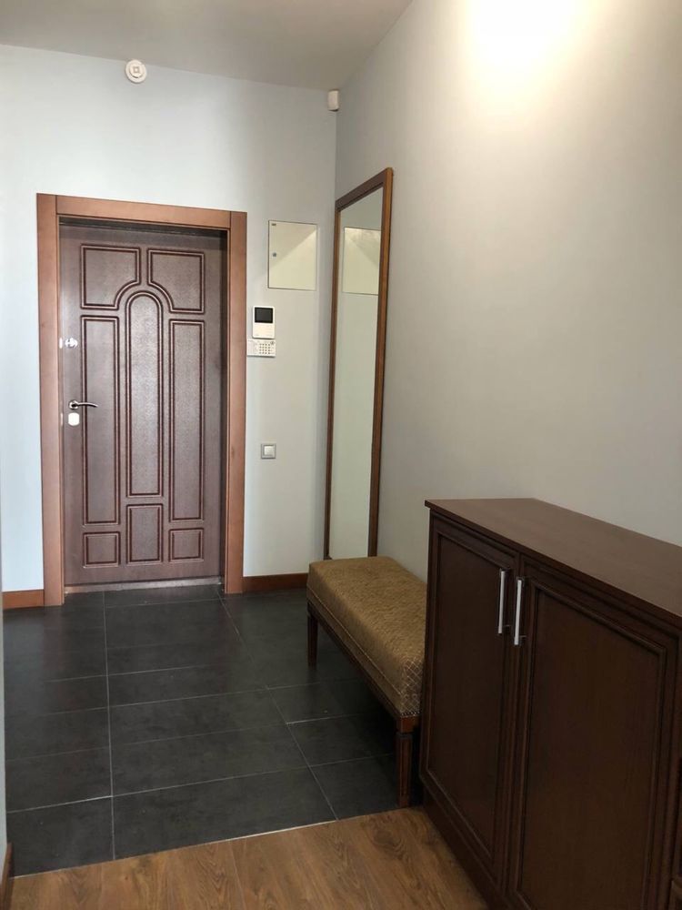 Two-room studio with office and walk-in closet, 2nd floor