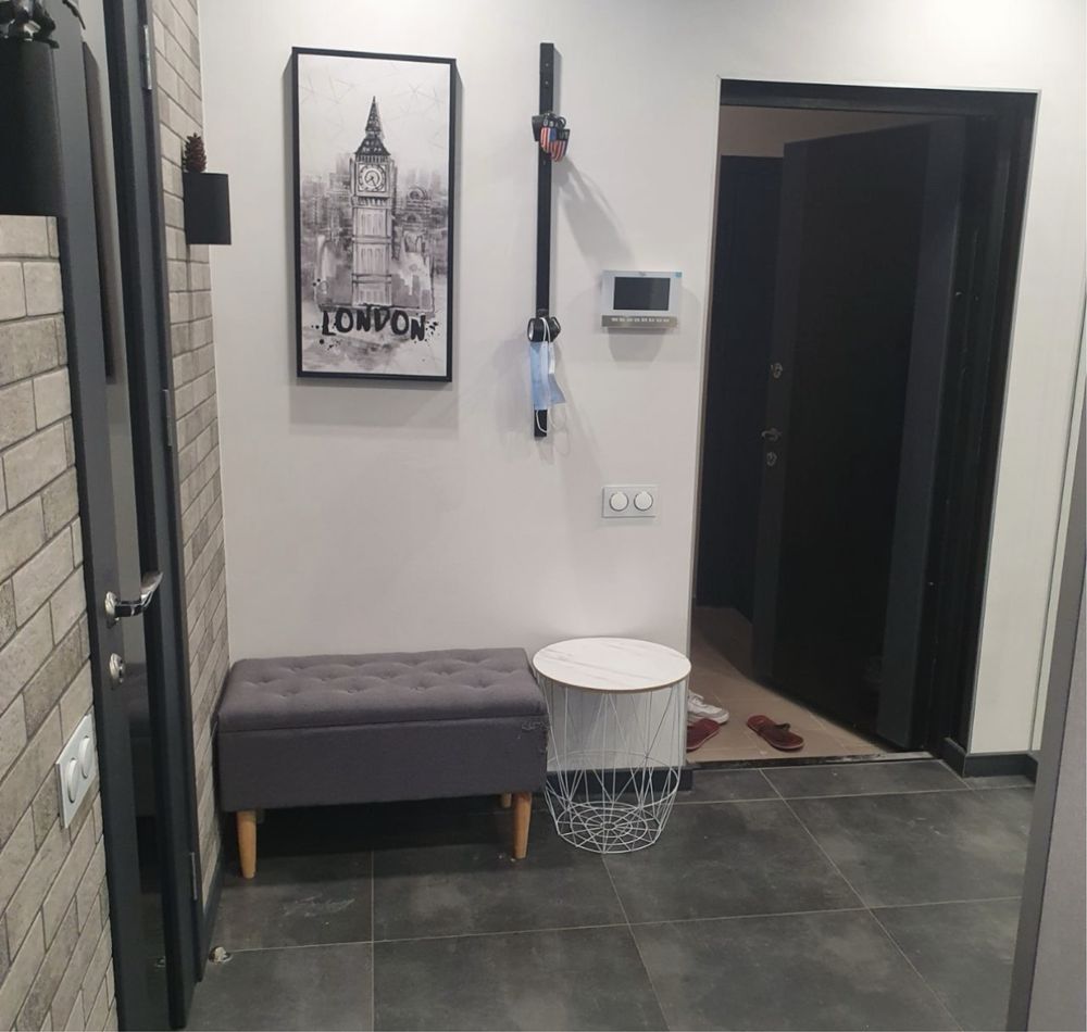Designer Renovated Apartment in Business-Class Residential Complex
