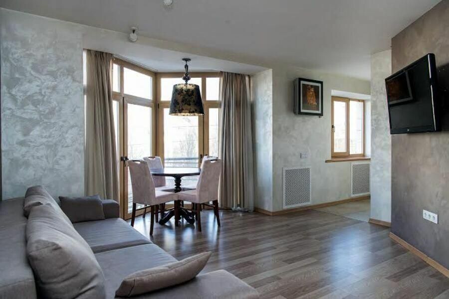 3-Bedroom Apartment in Pechersk, Near Klovska Metro