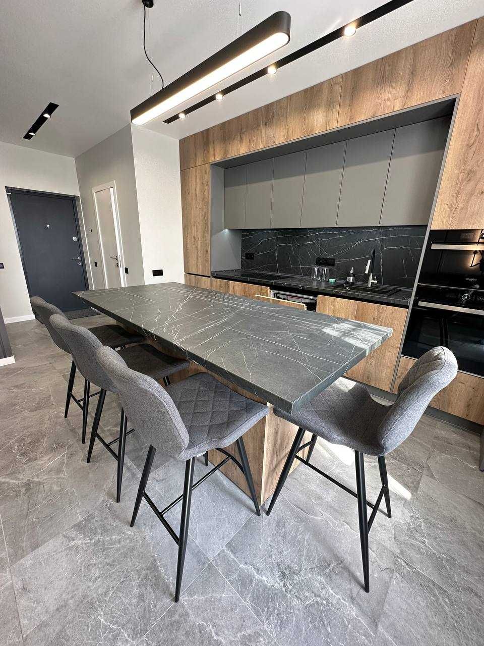 2-Bedroom Apartment with Designer Renovation in Avalon Flex Complex