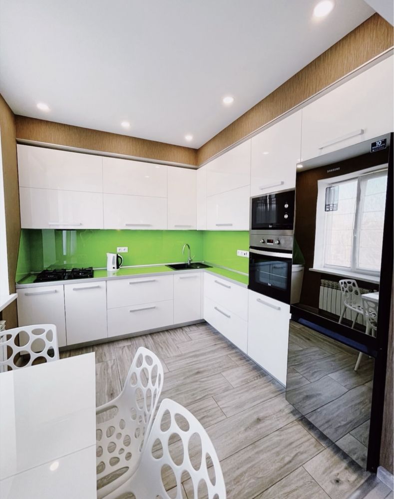Luxurious 2-Room Apartment in City Center near Metro Stations