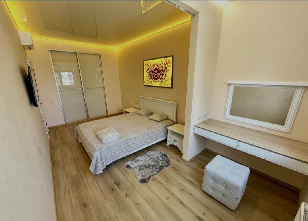 Modern Studio Apartment with Walk-in Closet Near Sea