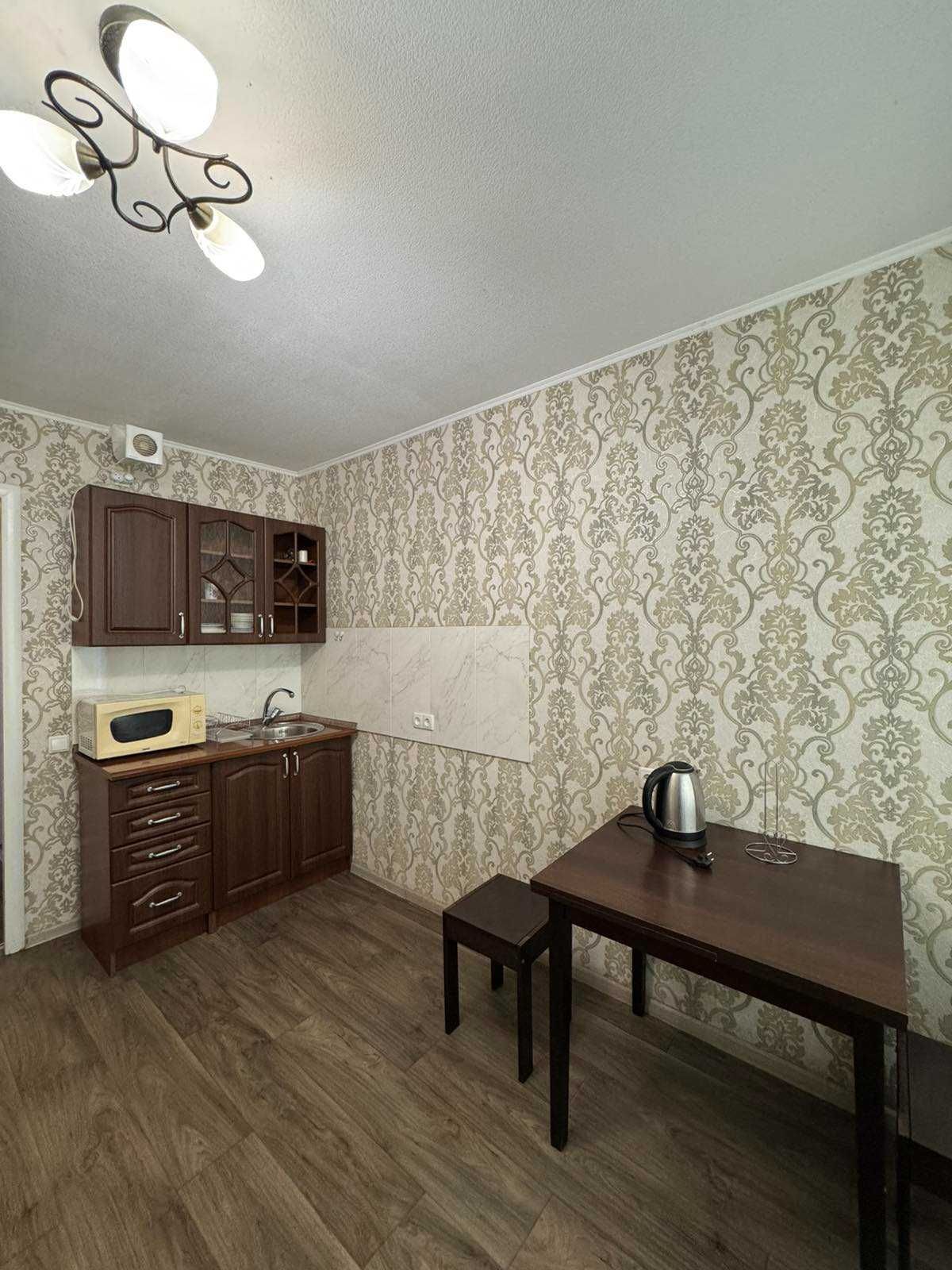 Renovated Studio Apartment Near Shopping Centers
