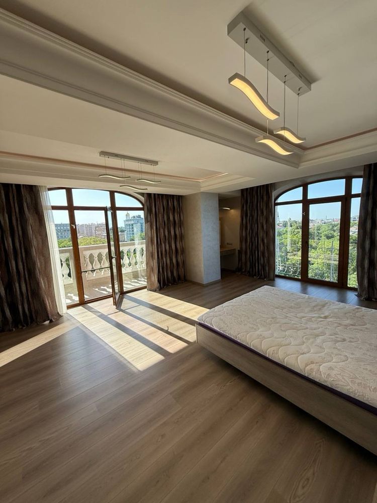 Spacious 140 m² Apartment in Renaissance Complex, Primorsky District