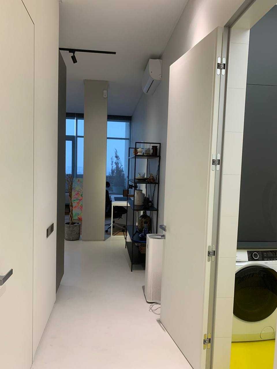 Spacious City View Apartment on Lobanovskyi Avenue