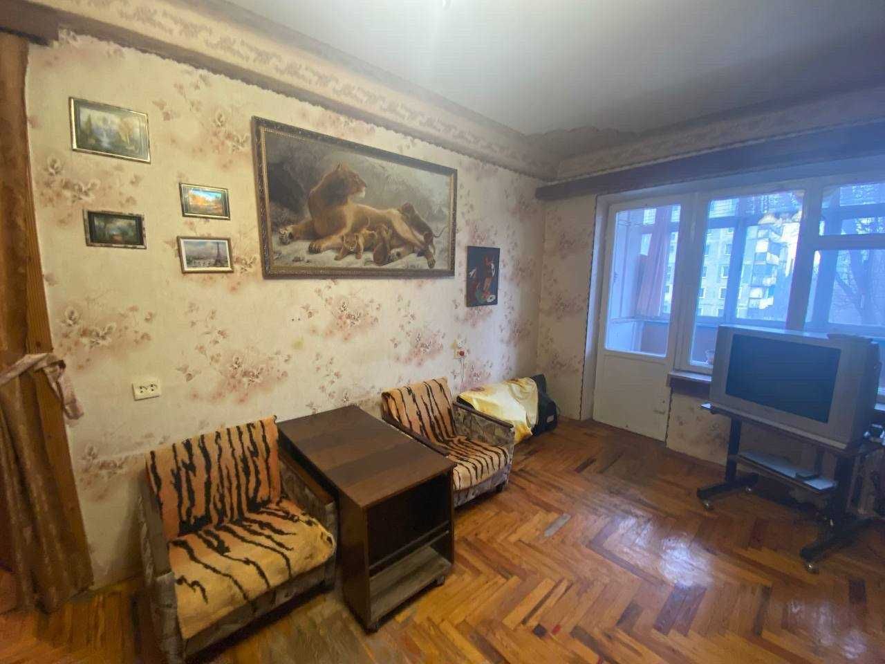 Spacious 2-Room Apartment with Balcony in Historic Area