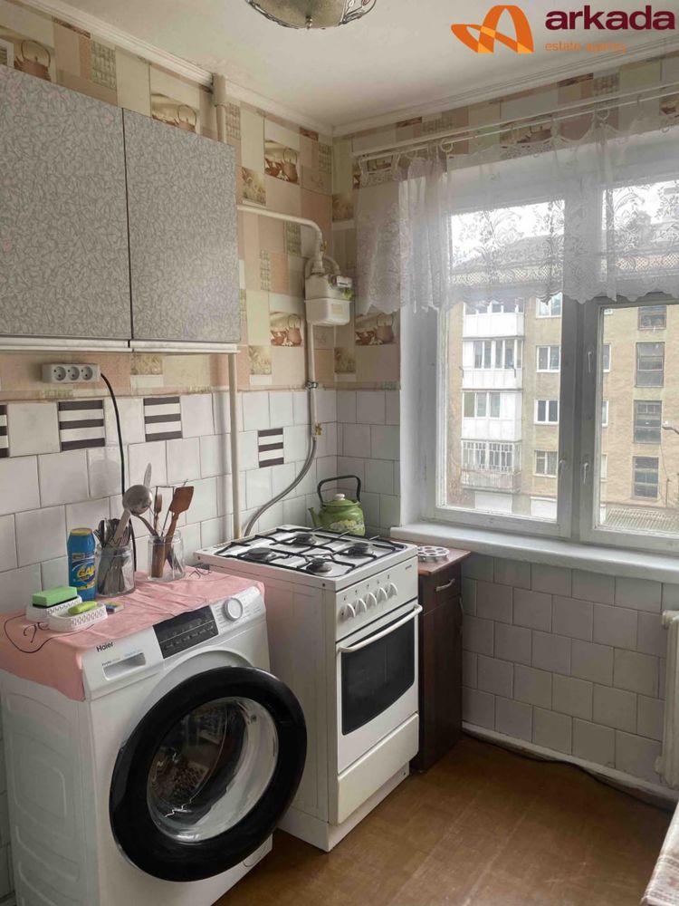 3-Room Apartment on Karpatska Street