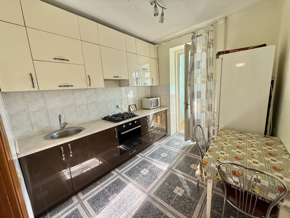 Spacious 1-bedroom apartment on Pasichna Street with Euro renovation