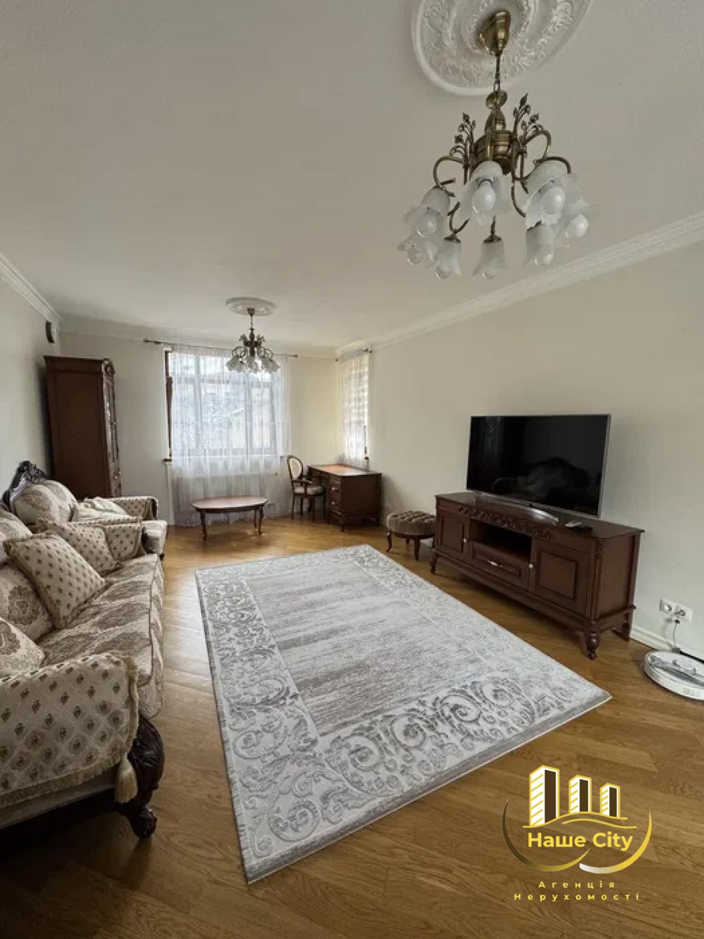 2-Room Apartment on Lysenko Street with Parking