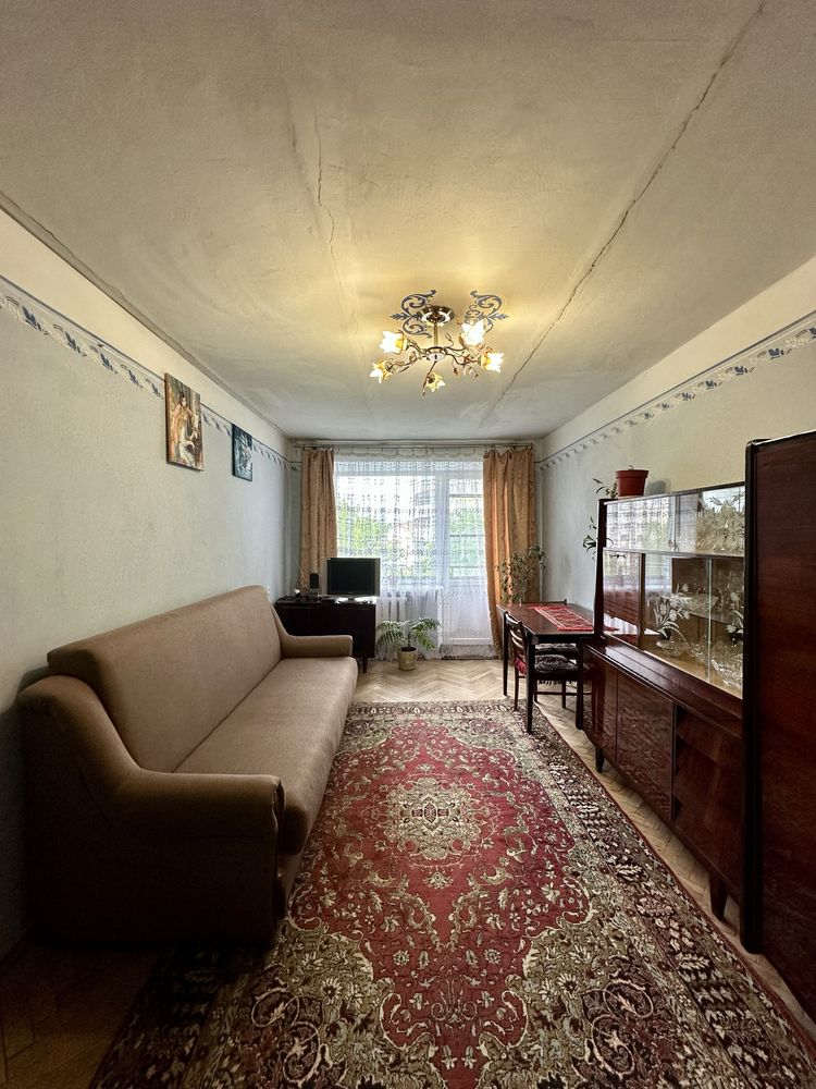 2-Room Apartment on Hrinchenko Street, Central Location