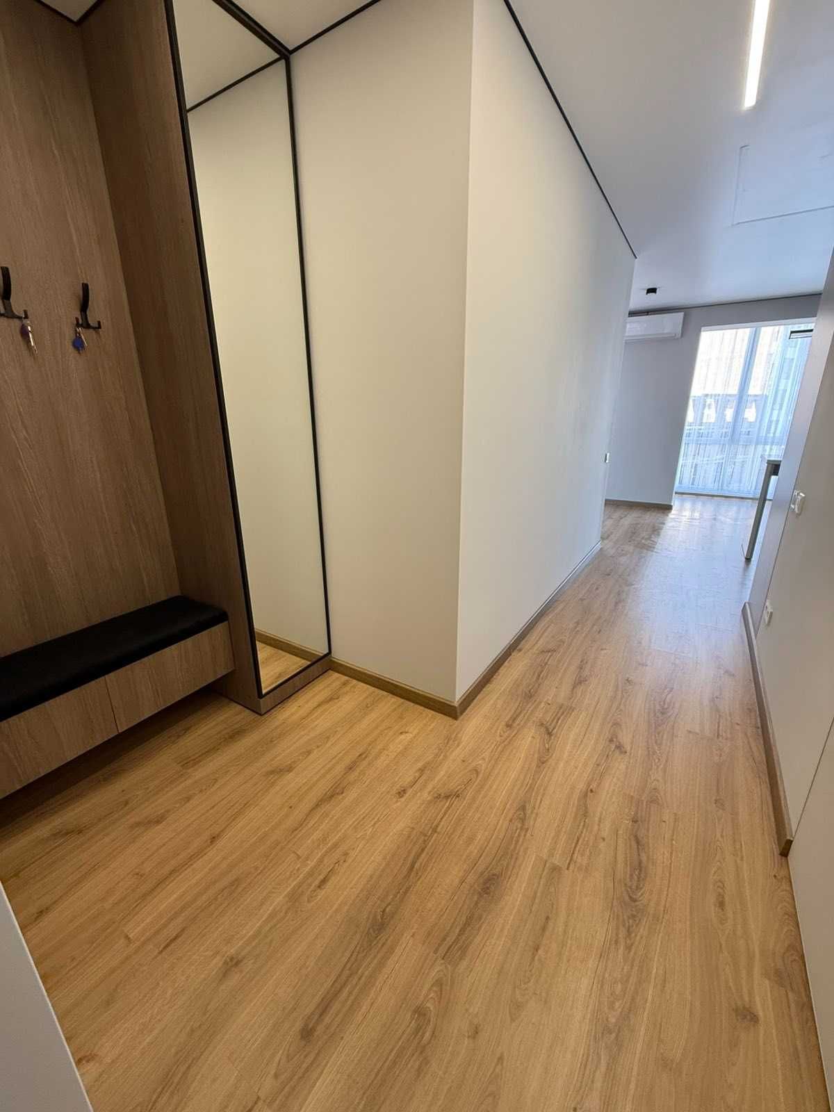 Spacious 1-bedroom apartment with modern design in Knyahynyn Complex