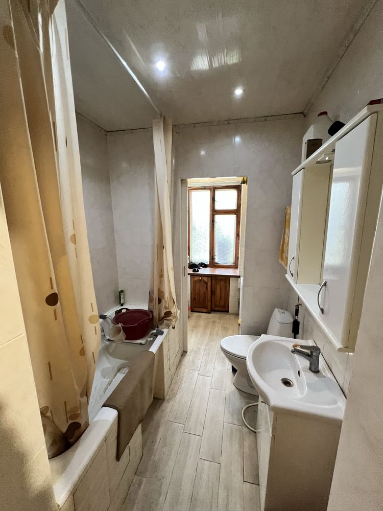 2-Level House with Separate Entrance and Parking