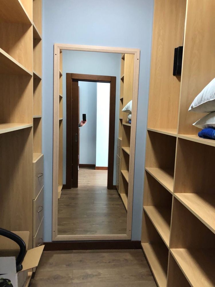 Two-room studio with office and walk-in closet, 2nd floor