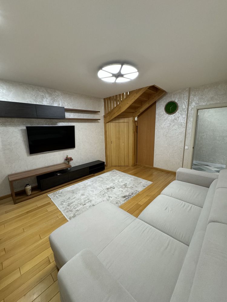 Luxurious Two-Level Designer Apartment Near Feofania Park
