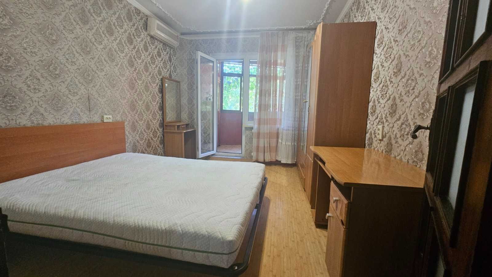 Spacious 3-Bedroom Apartment with Two Loggias