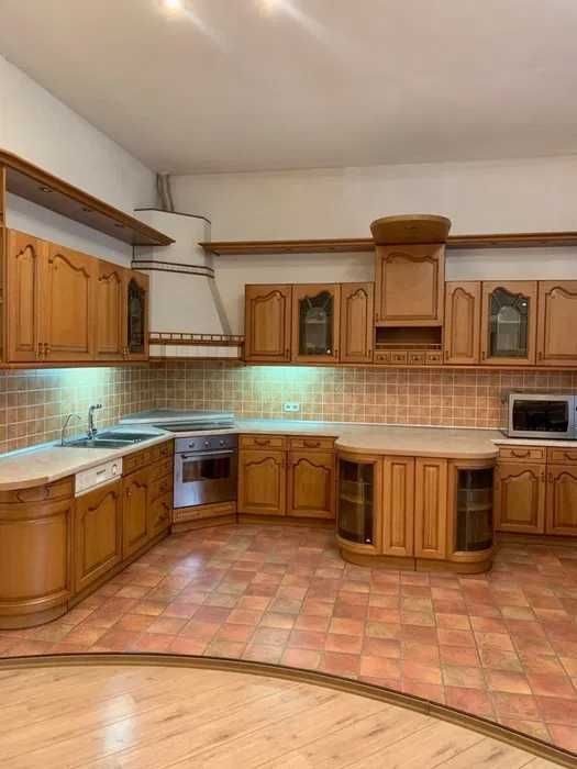 4-Room Spacious Apartment near Globy Park and Dnipro Arena