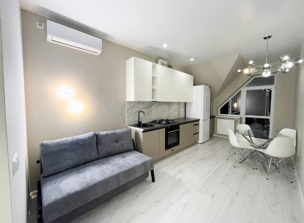 Modern 1-Bedroom Apartment with Designer Renovation