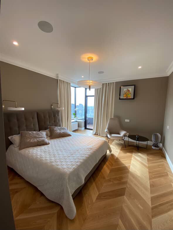 Luxury 4-Room Apartment in SkyLine Complex, Kyiv