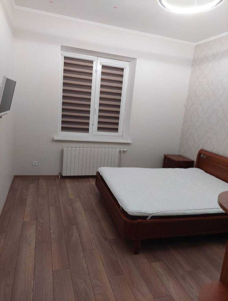 Spacious 3-Room Apartment in Kyiv with Modern Design