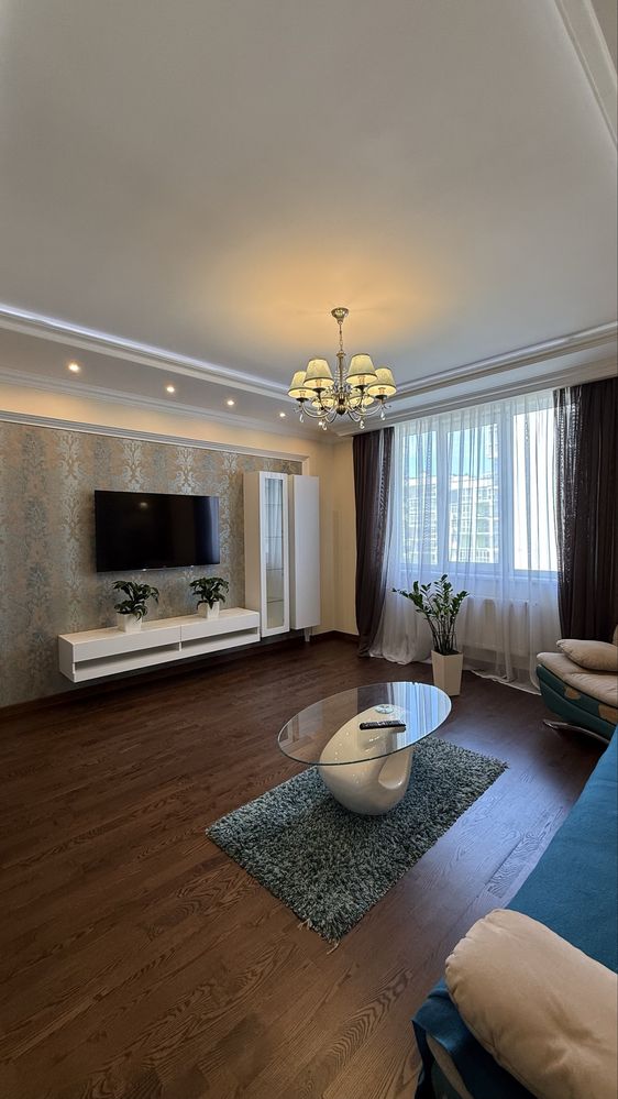 3-Room Apartment on Knyazya Svyatoslava Street, Near Great Britain Complex