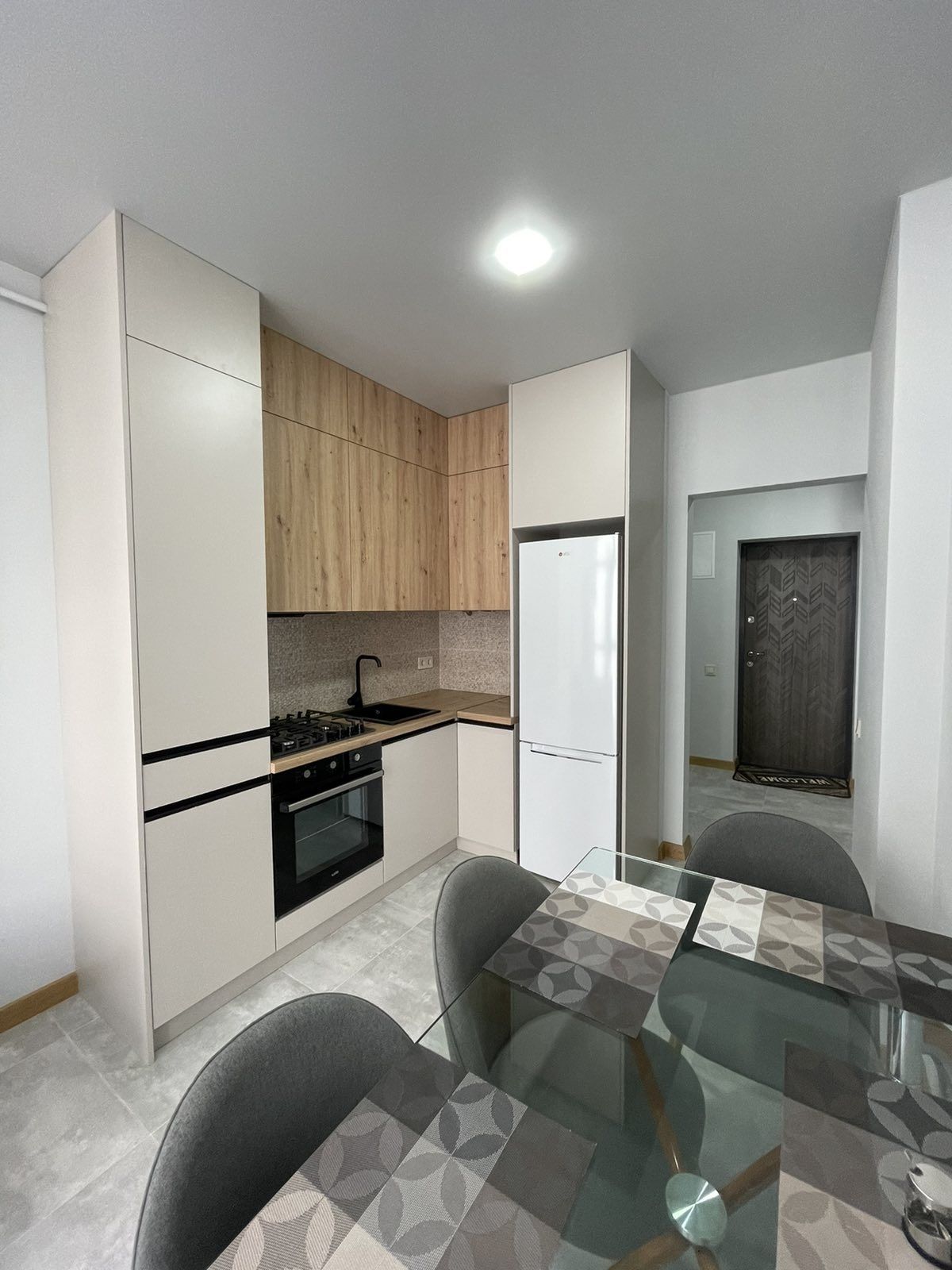 Modern 1-Bedroom Apartment with Parking in Gorgany Complex