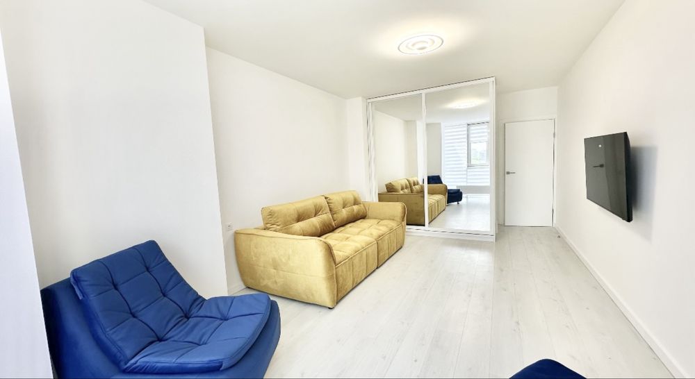 2-Room Apartment in Podil Plaza with Panoramic View of Andriyivska Church