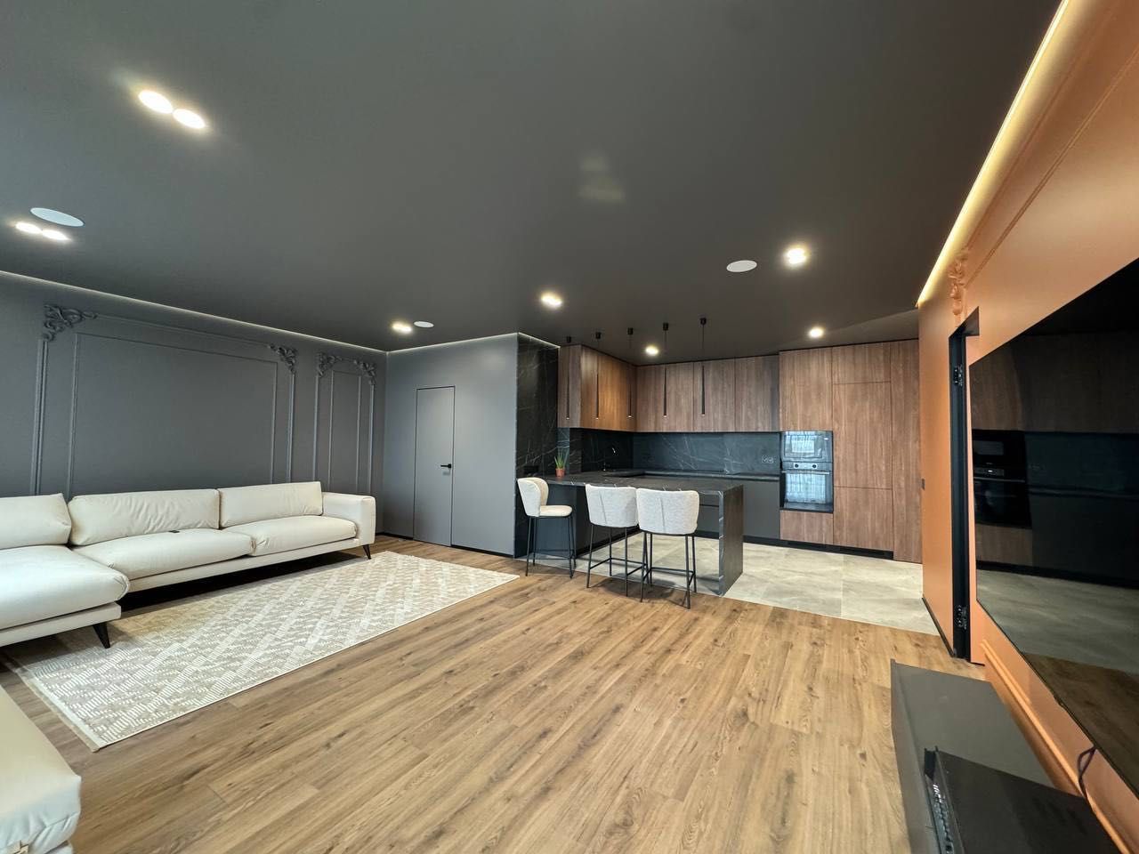 Spacious 1-Bedroom Apartment with Modern Design in Shevchenkivskyi District