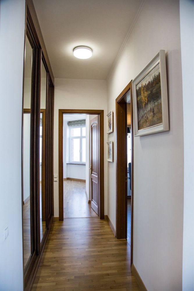 Spacious 4-room apartment with panoramic Dnipro view in Pechersk district