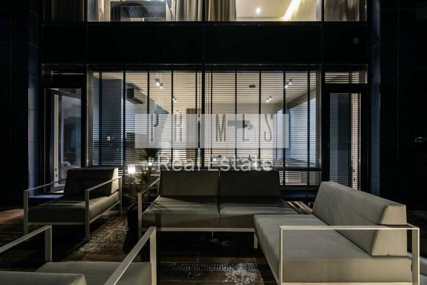 Luxury Penthouse with City View and Private Jacuzzi Terrace
