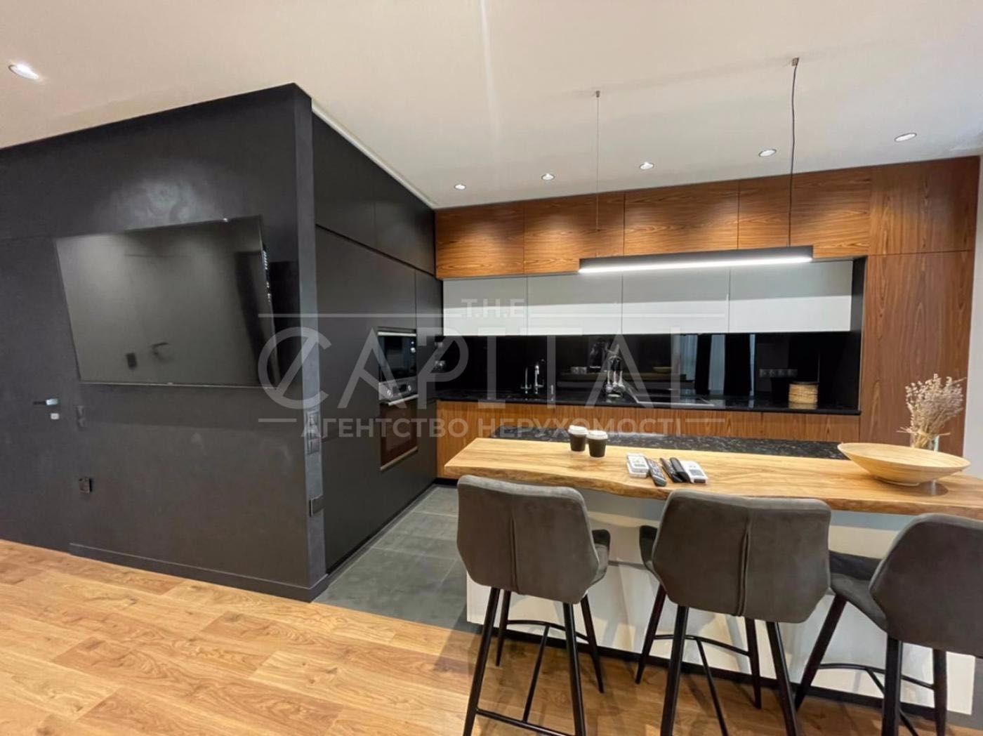 3-Bedroom Apartment in French Quarter 2 Complex, Kyiv