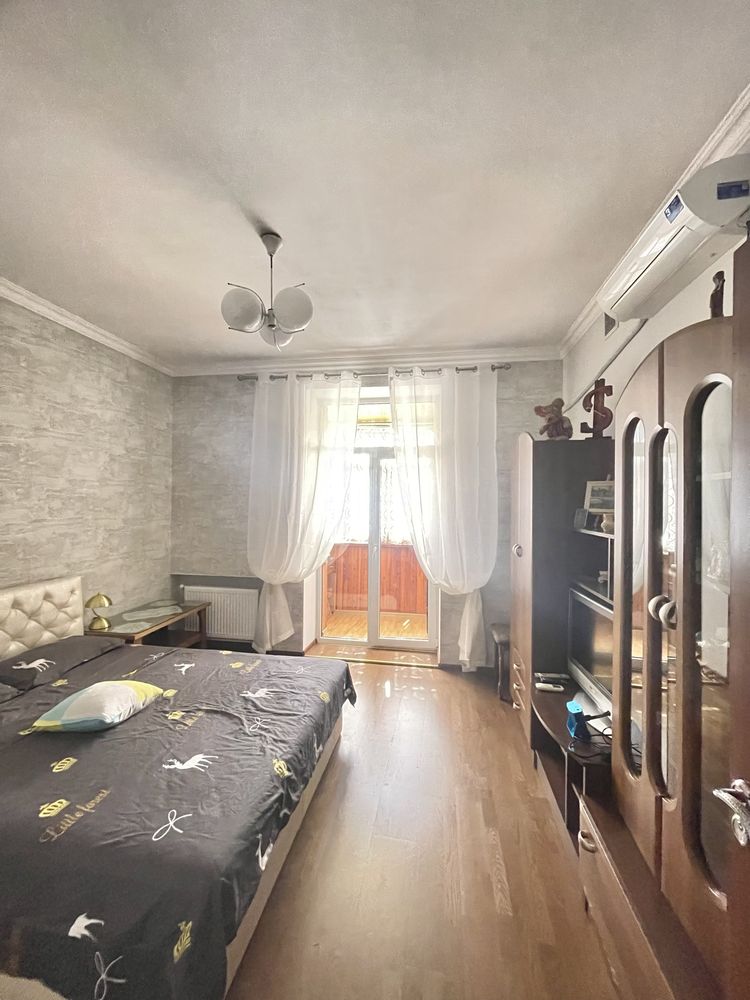 Cozy City Center Apartment with Parking and AC