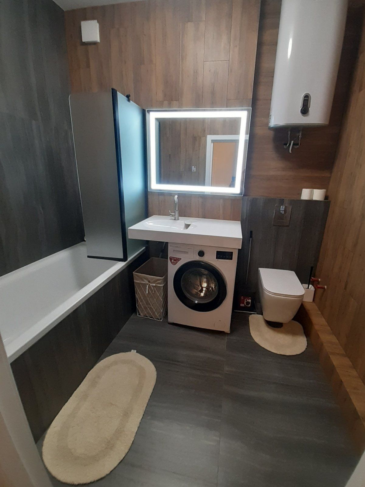 Modern 2-Bedroom Apartment in Manhattan Complex