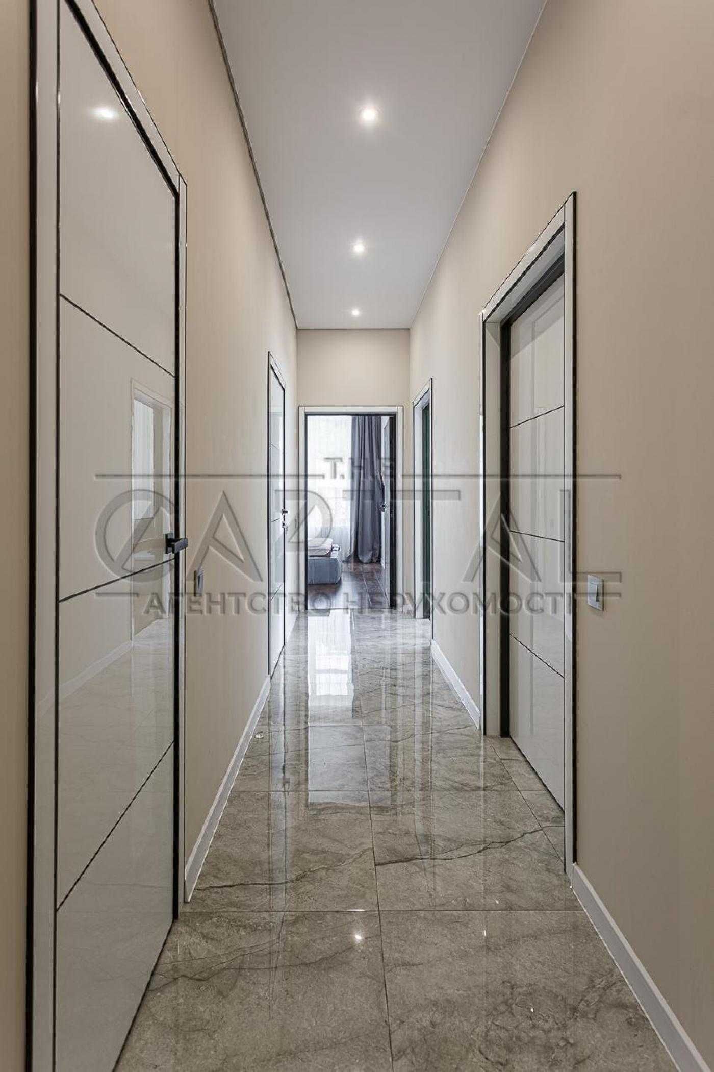 Stylish 2-Bedroom Apartment in Novopecherska Vezha Complex